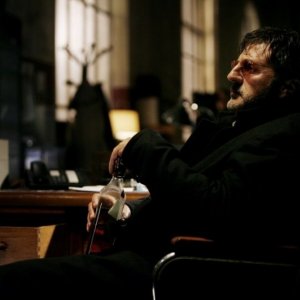 Un ombroso Daniel Auteuil nel film L'ultima missione