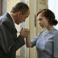 Cristiana Capotondi e Tomas Arana in una scena di 'Rebecca, la prima moglie'