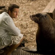 Gerard Butler in una scena del film Alla ricerca dell'isola di Nim.