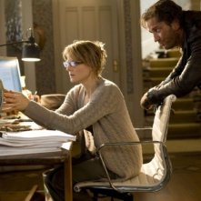 Jodie Foster con Gerard Butler in una sequenza del film Alla ricerca dell'isola di Nim.