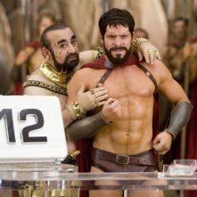 Ken Davitian e Sean Maguire in una scena del film 3ciento - Chi l'ha duro... la vince