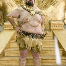 Ken Davitian in una sequenza del film 3ciento - Chi l'ha duro... la vince