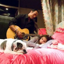 Dwayne Johnson e Madison Pettis in una sequenza del film Cambio di gioco (2007)