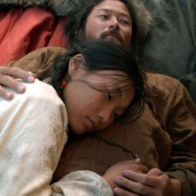 Tadanobu Asano e Khulan Chuluun in una sequenza del film Mongol