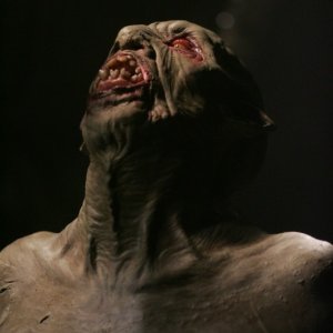 il Wendigo ruggisce prima di attaccare le sue prede nel secondo episodio di Supernatural