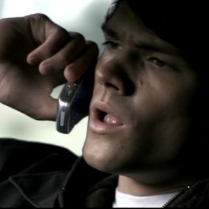 Jared Padalecki indaga sull'ubicazione dello specchio maledetto dallo spirito di Bloody Mary nell'episodio 'Terrore allo specchio'