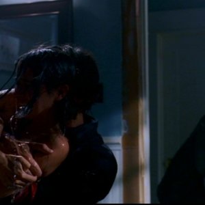 Jared Padalecki salva Amy Acker dall'annegamento nell'episodio 'Death in the Water' di Supernatural