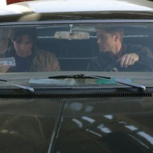 Jensen Ackels E Jared Padalecki Seduti Nell Impala Mentre Discutono Su Come Procedere Le Indagini Nell Episodio La Caccia Ha Inizio 56706