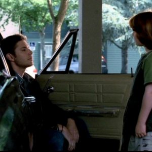 Jensen Ackles dice addio al suo piccolo amico dopo averlo salvato dall'annegamento in 'Death in the Water'