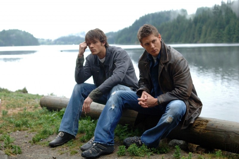 Jensen Ackles e Jared Padalecki sul set dell'episodio 'Death in the Water'