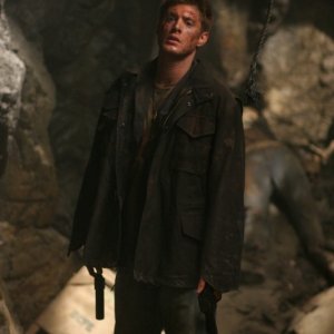 Jensen Ackles esausto dopo aver eliminato il Wendigo nel secondo episodio di Supernatural