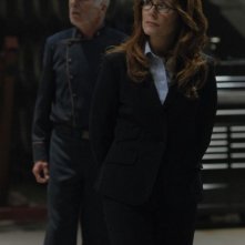 Michael Hogan e Mary McDonnell in una scena dell'episodio 'He Who Believeth in Me' della quarta stagione di Battlestar Galactica