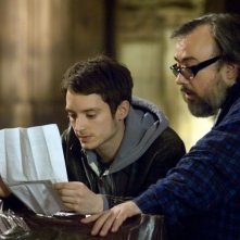 Elijah Wood e il regista Álex de la Iglesia sul set del film Oxford Murders - Teorema di un delitto