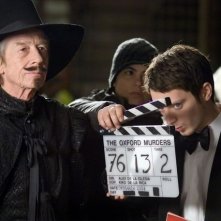 Elijah Wood e John Hurt sul set del film Oxford Murders - Teorema di un delitto