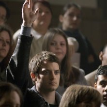 Elijah Wood tra il pubblico in una scena del film Oxford Murders - Teorema di un delitto