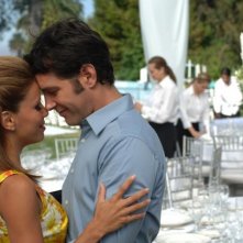 Eva Longoria e Paul Rudd in una scena del film La sposa fantasma