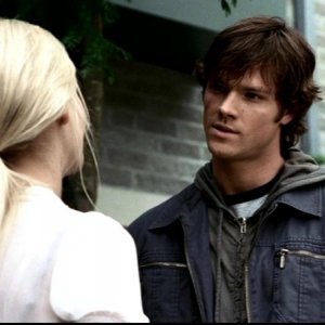 Jared Padalecki dice addio alla sua amica del college, Amy Grabow, sapendo di non poter più tornare a quella vita, nell'episodio 'Questione di pelle'