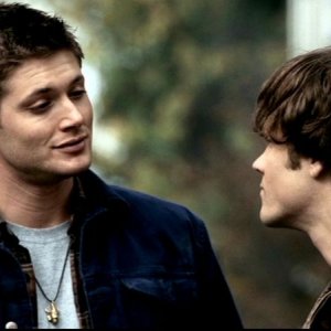 Jared Padalecki e Jensen Ackles in una scena di 'Skin' di Supernatural