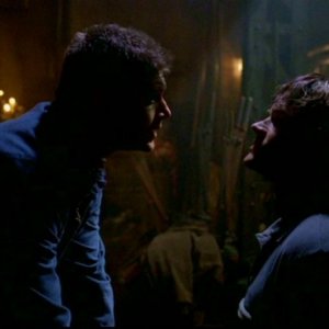 Jared Padalecki e Jensen Ackles nella tana del mutaforme nell'episodio 'Questione di pelle'