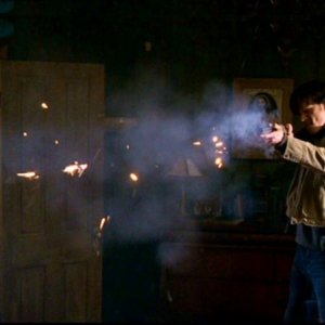 Jared Padalecki fa fuoco contro lo spirito dell'Uomo Uncino in 'Hookman'