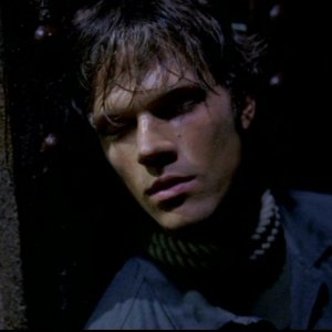 Jared Padalecki legato nella tana del mutaforme nell'episodio 'Skin'