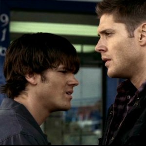 Jensen Ackles e Jared Padalecki discutono sul da farsi nell'episodio 'Home