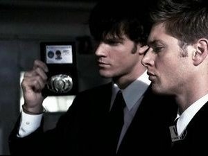 Jensen Ackles e Jared Padalecki in un dei tanti travestimenti adottati in Superantural