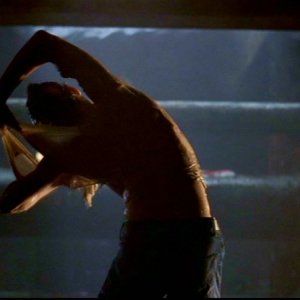 Jensen Ackles mentre cambia pelle nell'episodio 'Skin' di Supernatural