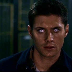 Jensen Ackles nei panni del mutaforma che ha assunto l'aspetto di Dean Winchester in 'Questione di pelle'