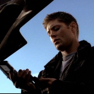 Jensen Ackles si prepara ad affrontare la preda sovrannaturale in 'Questione di pelle'