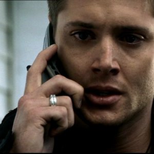 Jensen Ackles tenta lascia un commovente messaggio telefonico a suo padre nell'episodio 'Home'