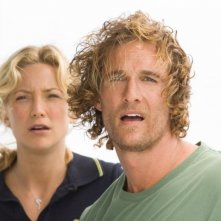 Matthew McConaughey accanto a Kate Hudson in una scena del film Tutti pazzi per l'oro
