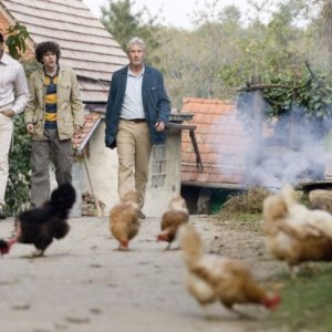 Richard Gere, Terrence Howard e Jesse Eisenberg in una scena di The Hunting Party