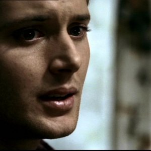 Un intenso primo piano di Jensen Ackles nell'episodio 'Home' di Supernatural