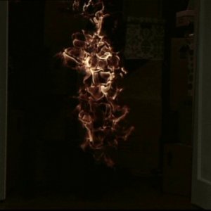 Una creatura di fuoco si materializza nell'armadio della nursery in 'Home' episodio di Superantural