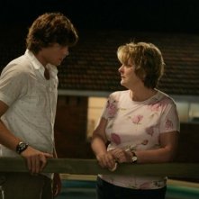 Brenda Blethyn e Khan Chittenden in una sequenza del film Il matrimonio è un affare di famiglia