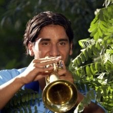 Marko Markovic in una scena del film Gucha