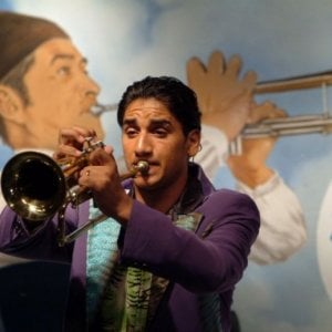 Marko Markovic in una sequenza del film Gucha