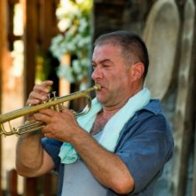 Mladen Nelevic in una sequenza del film Gucha