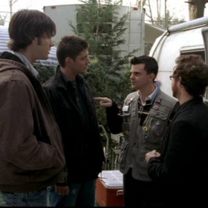 A.J. Buckley e Travis Wester con Jensen Ackles e Jared Padalecki nell'episodio 'La casa infernale' di Supernatural