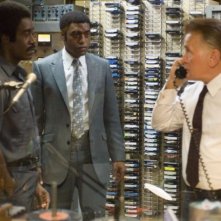 Chiwetel Ejiofor, Don Cheadle e Martin Sheen in una scena del film Talk to me