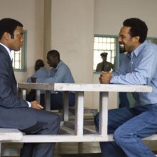 Chiwetel Ejiofor e Mike Epps in una sequenza del film Talk to me