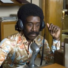 Don Cheadle in una scena del film Talk to me