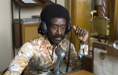 Don Cheadle in una scena del film Talk to me