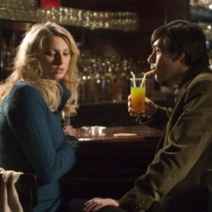 Frédérique Bel ed Emmanuel Mouret in una sequenza del film Solo un bacio per favore