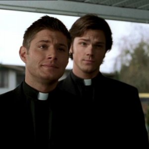 Jared Padalecki e Jensen Ackles in un episodio di Supernatural: 'Incubi'