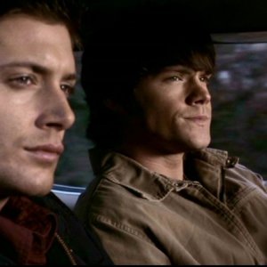 Jared Padalecki e Jensen Ackles in una scena di Supernatural (episodio 'Route 666' )