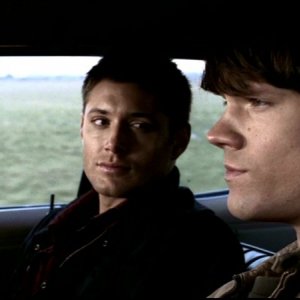 Jared Padalecki e Jensen Ackles in una scena dell'episodio 'Route 666' di Supernatural