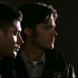 Jared Padalecki e Jensen Ackles, in uno dei tanti travestimenti dei fratelli Winchester nella serie Supernatural, nell'episodio: 'La famiglia Bender'