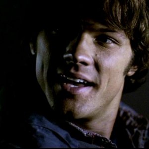Jared Padalecki interpreta Sam, mentre sta avendo una discussione con Dean, suo fratello nell'episodio 'Lo spaventapasseri' di Supernatural